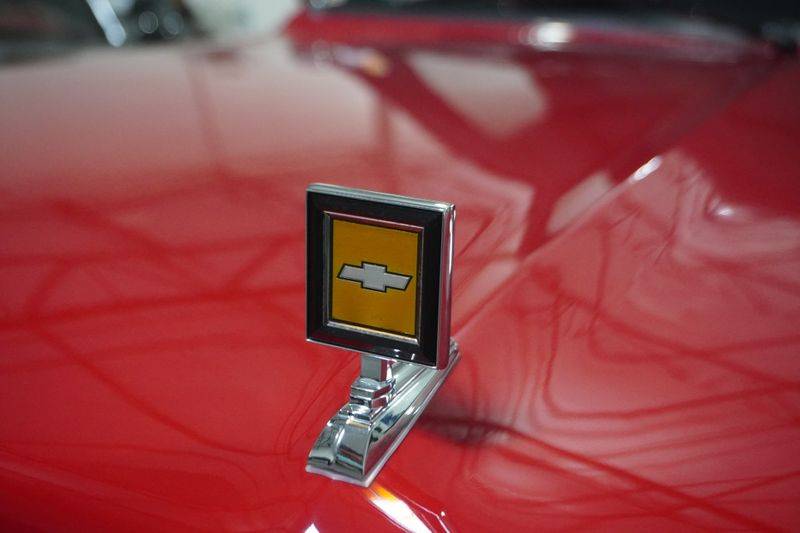 Chevrolet-ck-10-series-1983-red-12