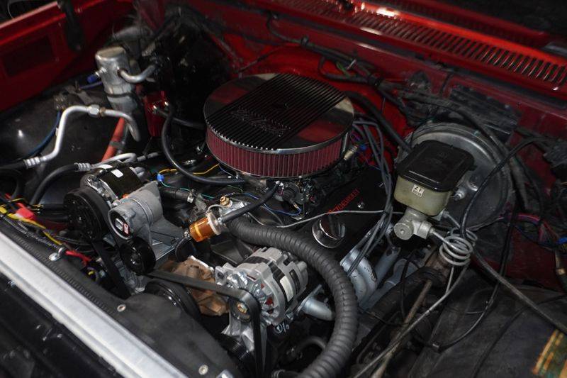 Chevrolet-ck-10-series-1983-red-13