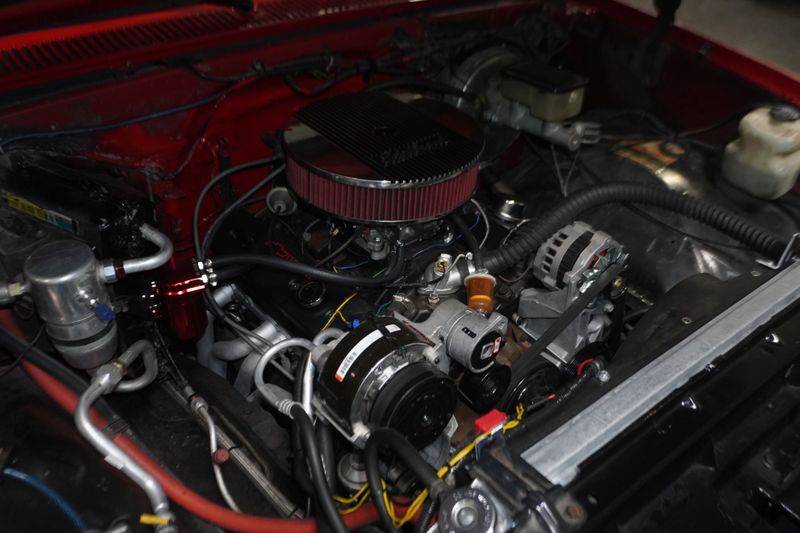 Chevrolet-ck-10-series-1983-red-15