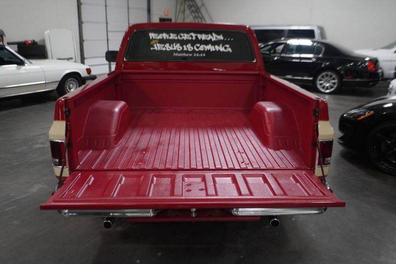 Chevrolet-ck-10-series-1983-red-16