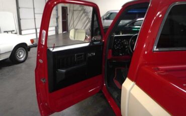 Chevrolet-ck-10-series-1983-red-17