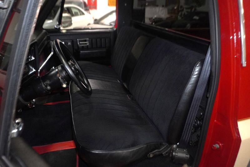 Chevrolet-ck-10-series-1983-red-19