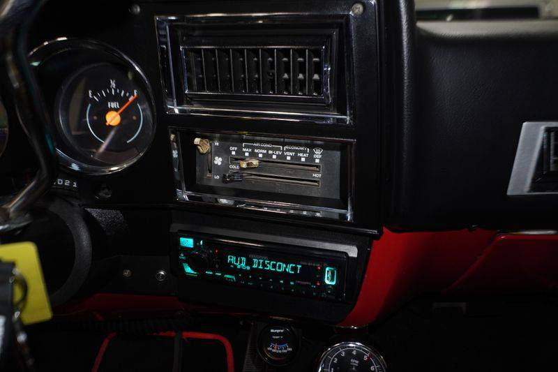 Chevrolet-ck-10-series-1983-red-21
