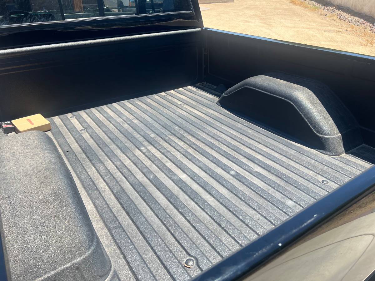 Chevrolet-ck-pickup-12-ton-nominal-1985-black-10
