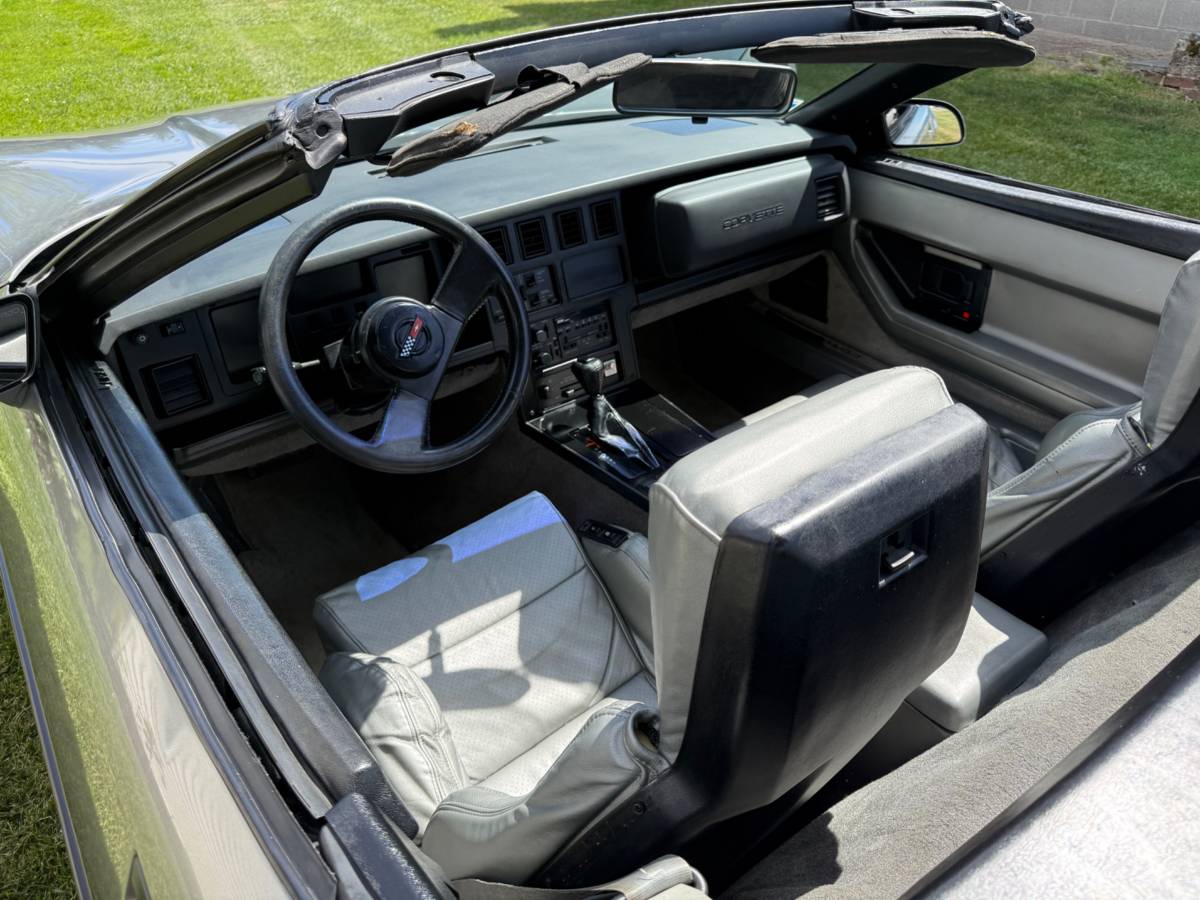 Chevrolet-convertible-1986-grey-1