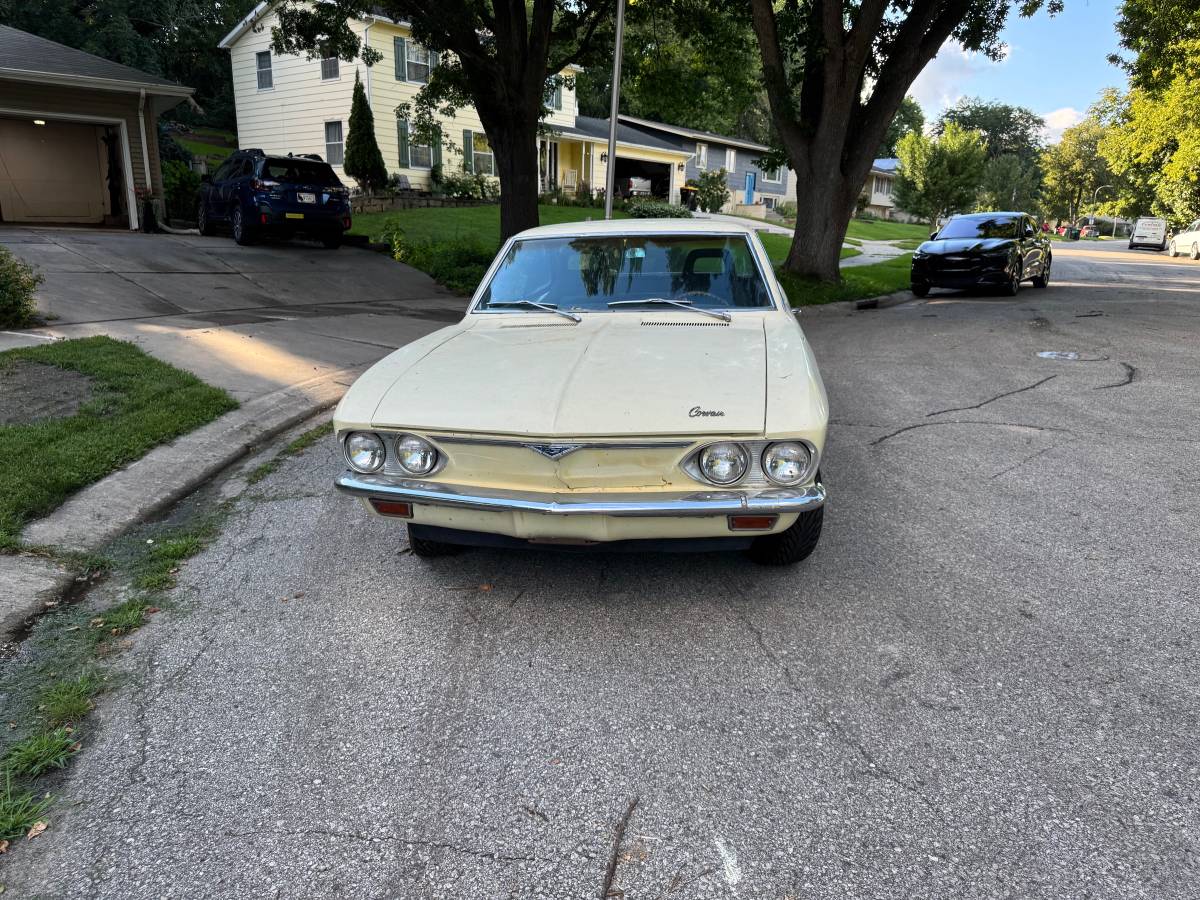 Chevrolet-corvair-1966-yellow-1