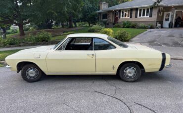 Chevrolet-corvair-1966-yellow-2