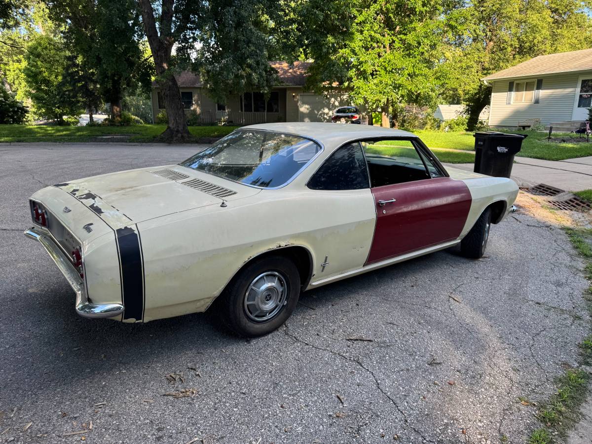 Chevrolet-corvair-1966-yellow-4
