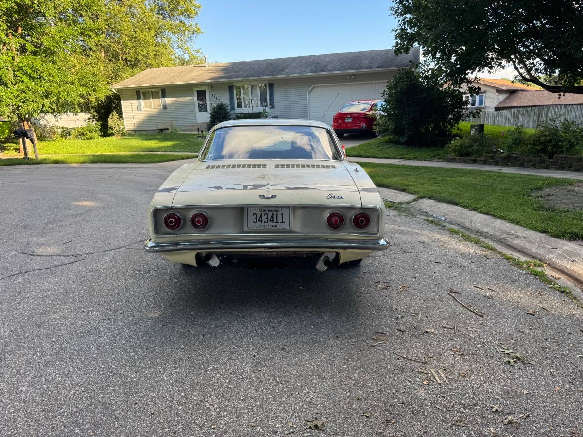 Chevrolet-corvair-1966-yellow-5