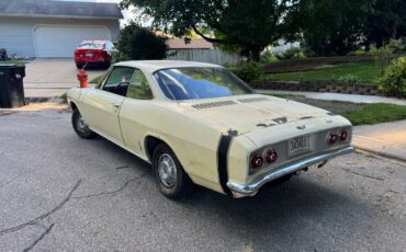Chevrolet-corvair-1966-yellow-6