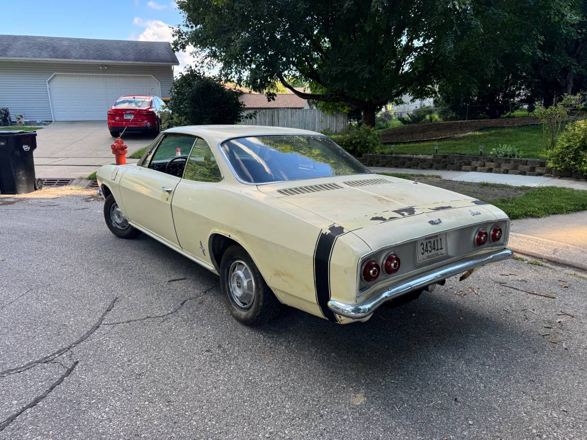 Chevrolet-corvair-1966-yellow-6
