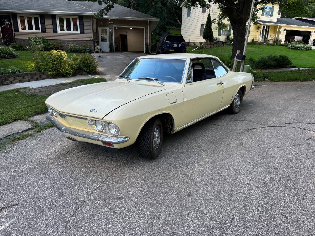 Chevrolet-corvair-1966-yellow