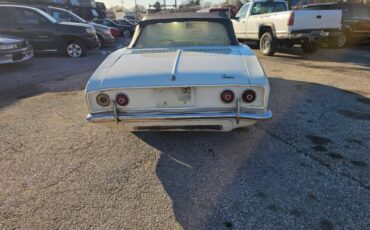 Chevrolet-corvair-1967-white-23