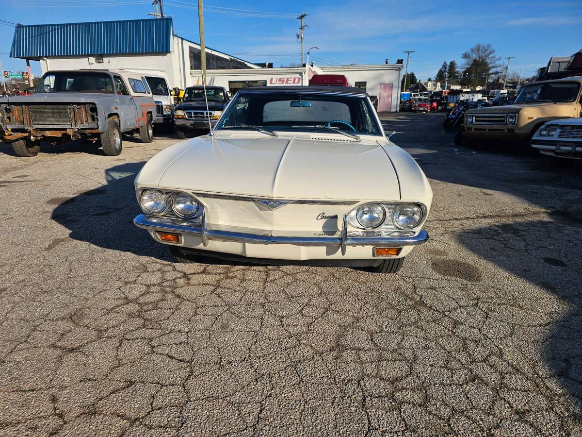 Chevrolet-corvair-1967-white-4