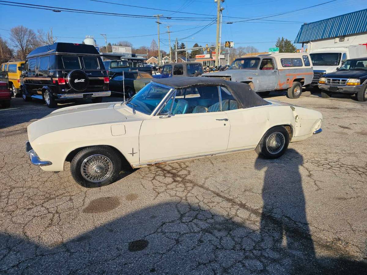 Chevrolet-corvair-1967-white-5