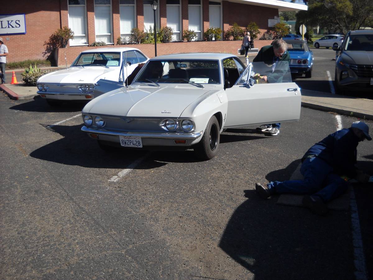 Chevrolet-corvair-monza-1968-grey-7