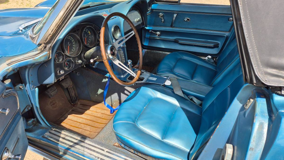 Chevrolet-corvette-1965-1