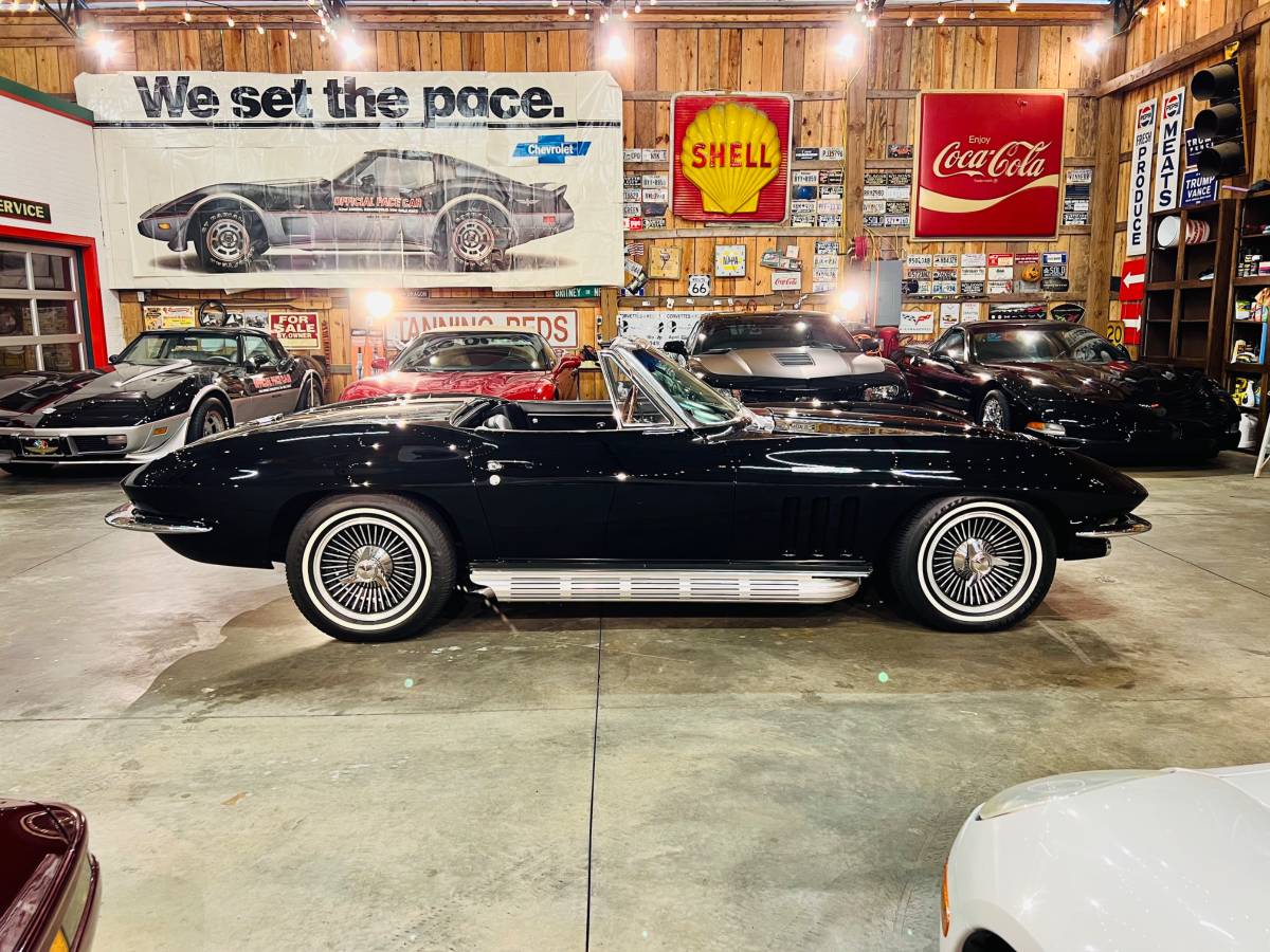 Chevrolet-corvette-1965-black-32