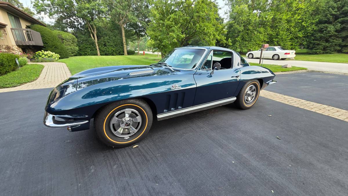 Chevrolet-corvette-1966-blue-1