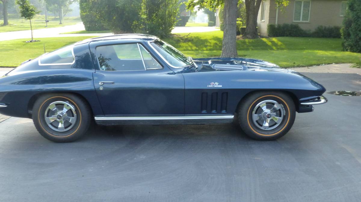 Chevrolet-corvette-1966-blue-10