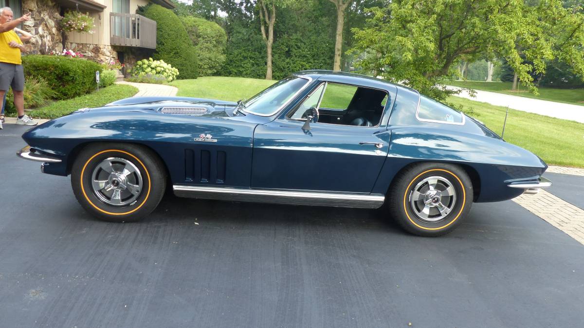 Chevrolet-corvette-1966-blue-12