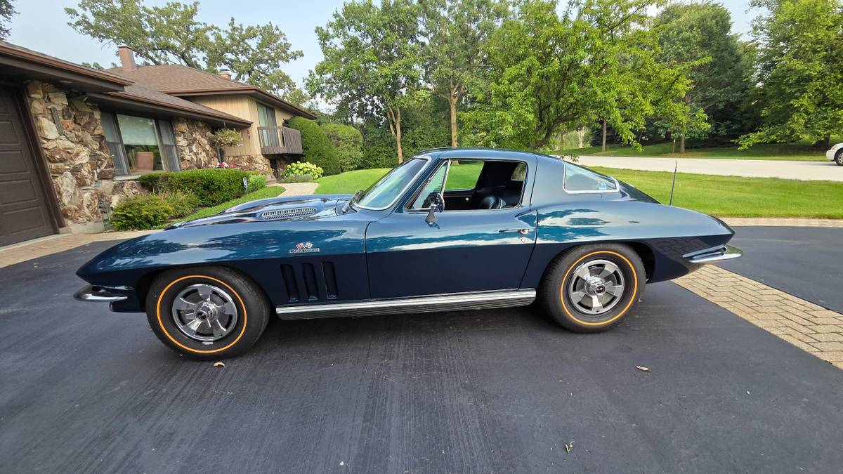 Chevrolet-corvette-1966-blue-3