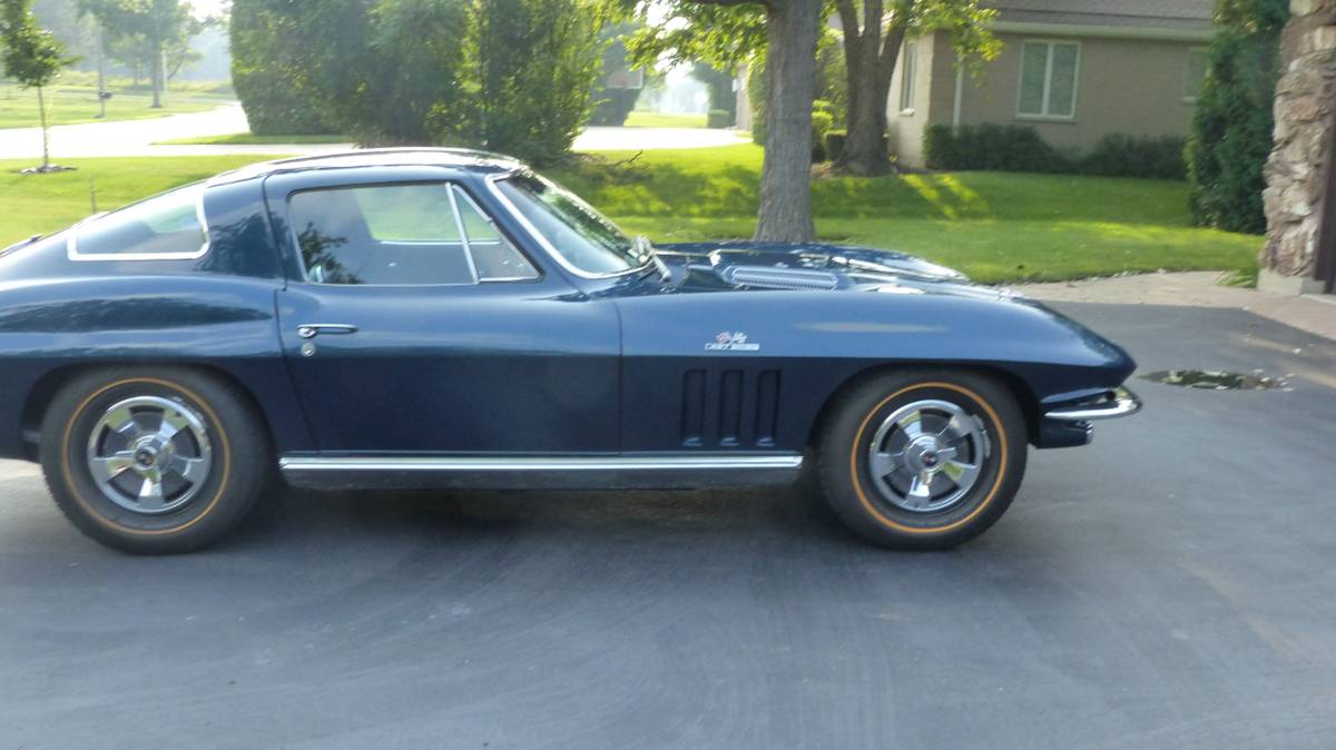 Chevrolet-corvette-1966-blue-4