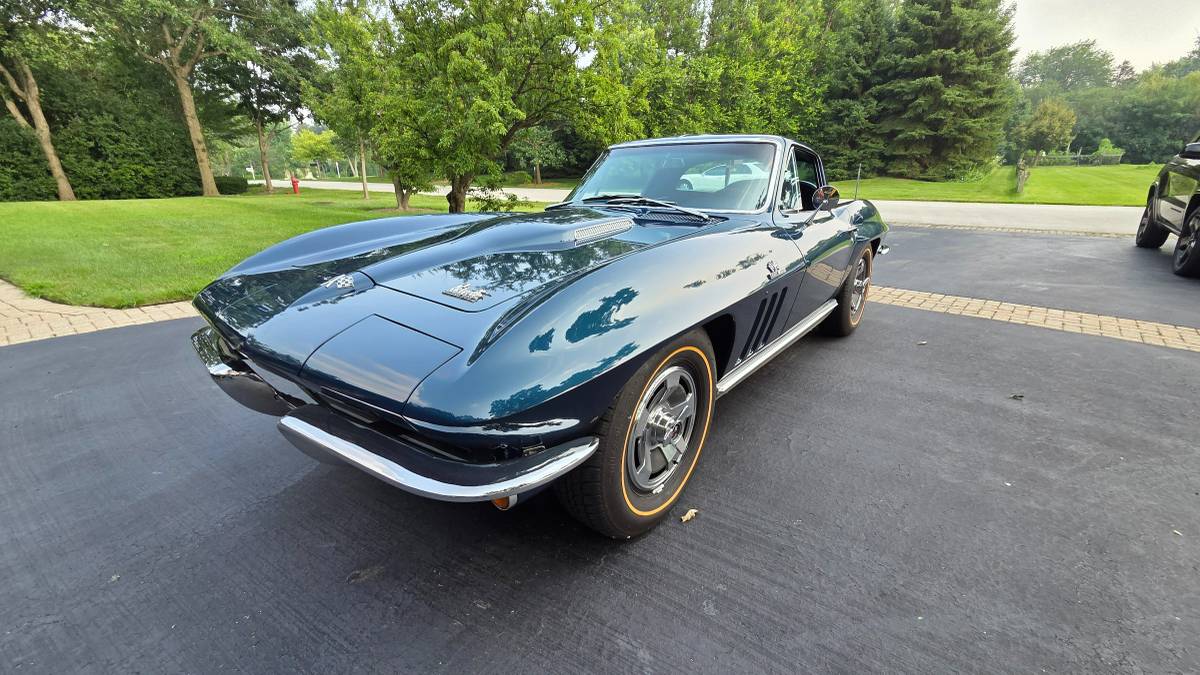 Chevrolet-corvette-1966-blue