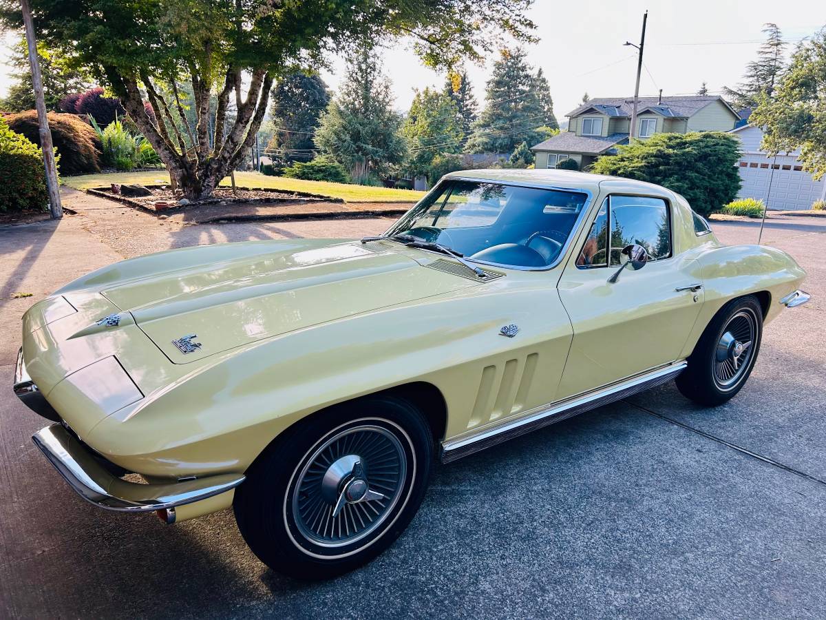 Chevrolet-corvette-1966-yellow-2