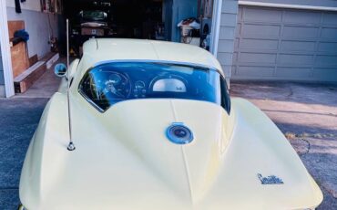 Chevrolet-corvette-1966-yellow-3