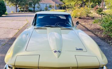Chevrolet-corvette-1966-yellow