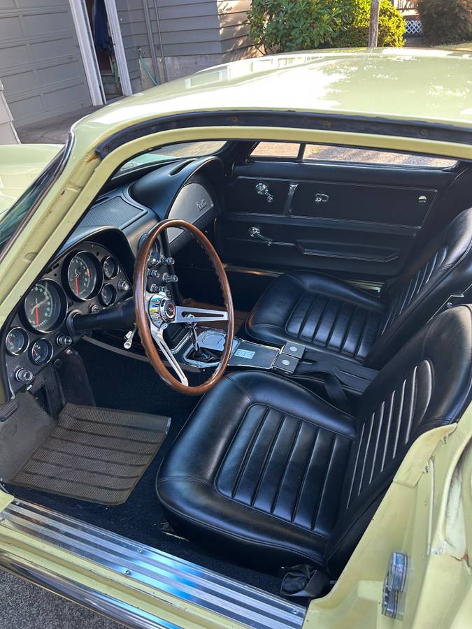 Chevrolet-corvette-1966-yellow-4