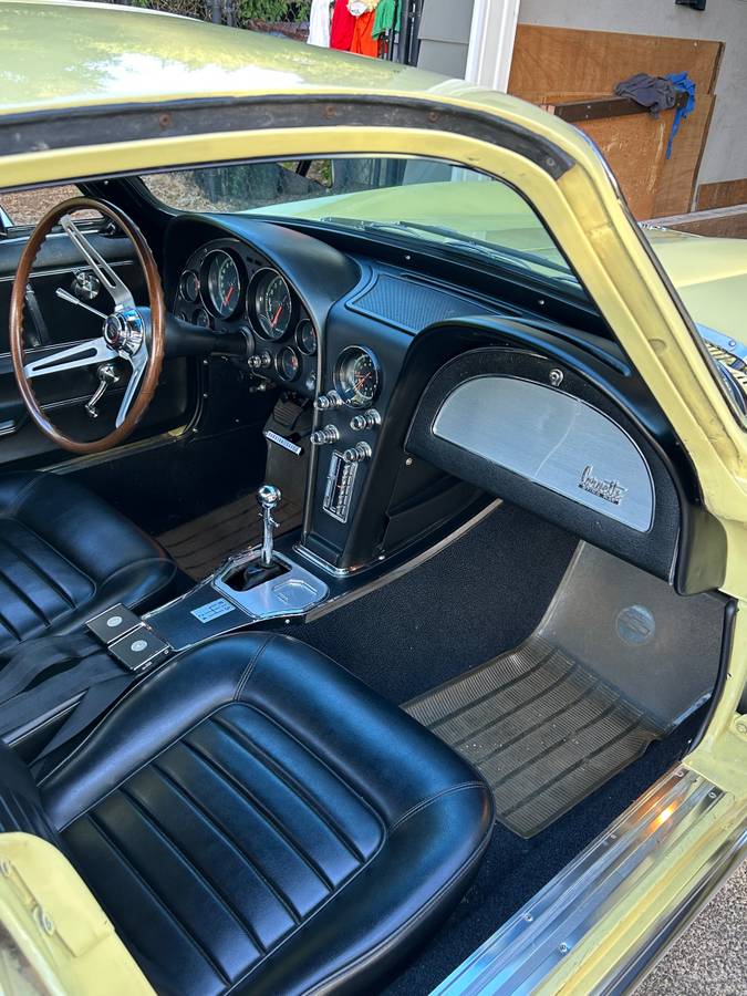 Chevrolet-corvette-1966-yellow-7