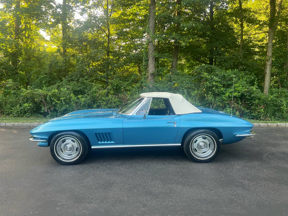 Chevrolet-corvette-1967-blue-1