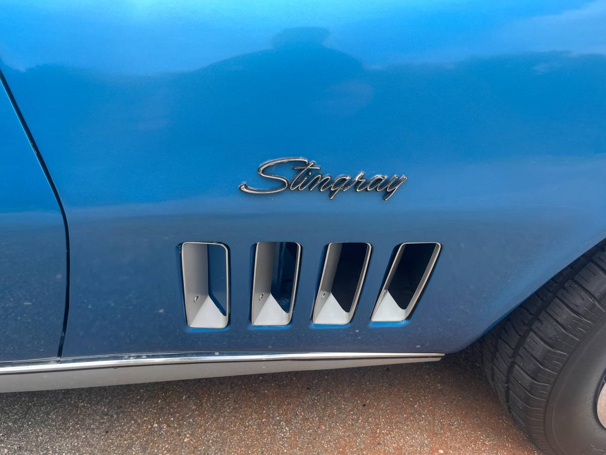 Chevrolet-corvette-1969-blue-5