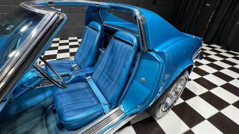 Chevrolet-corvette-1970-blue-2