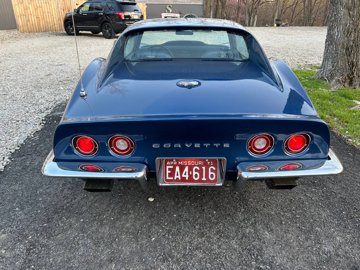 Chevrolet-corvette-1971-7