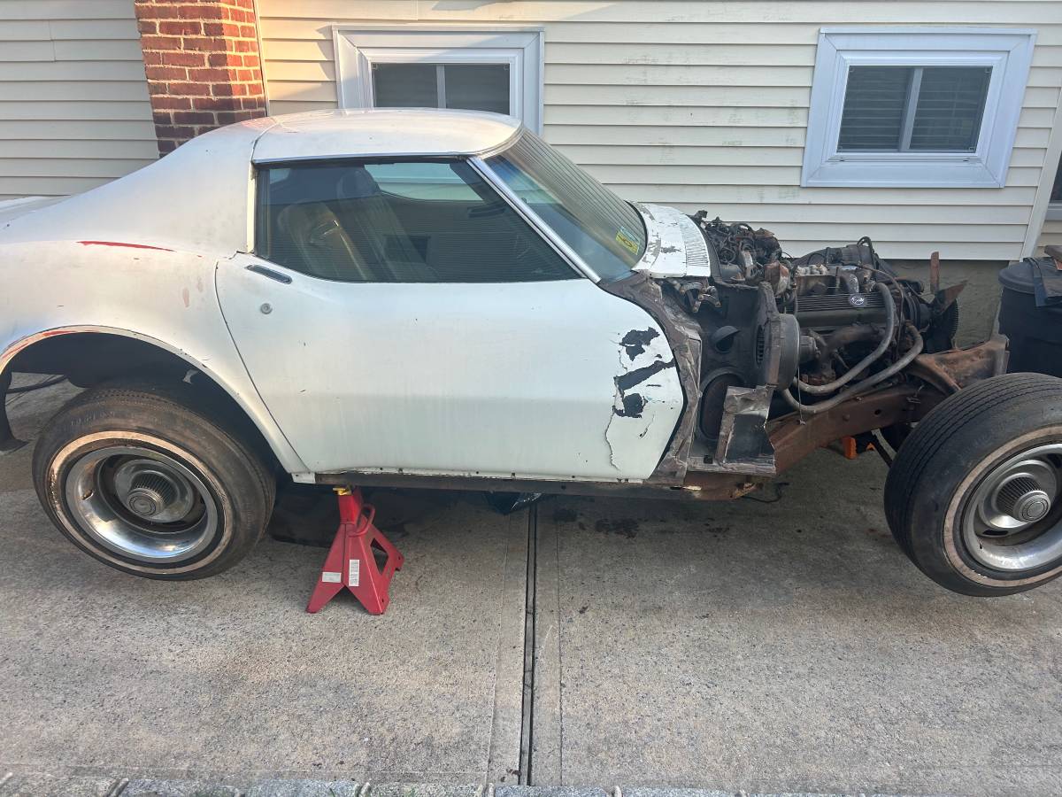 Chevrolet-corvette-1971-9