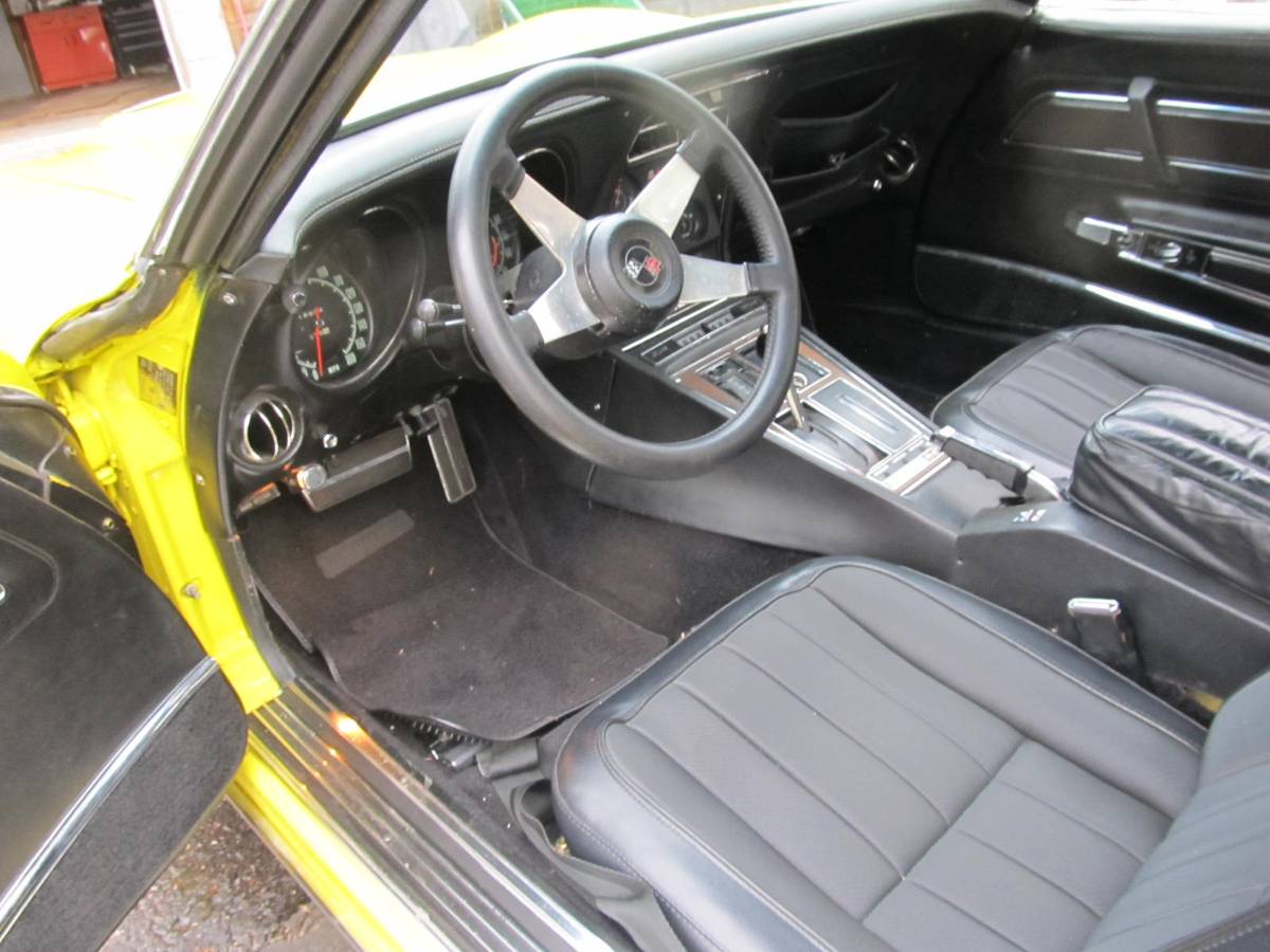 Chevrolet-corvette-1971-yellow-14