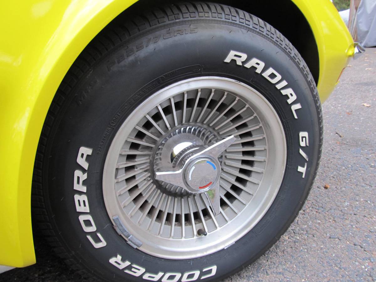 Chevrolet-corvette-1971-yellow-16