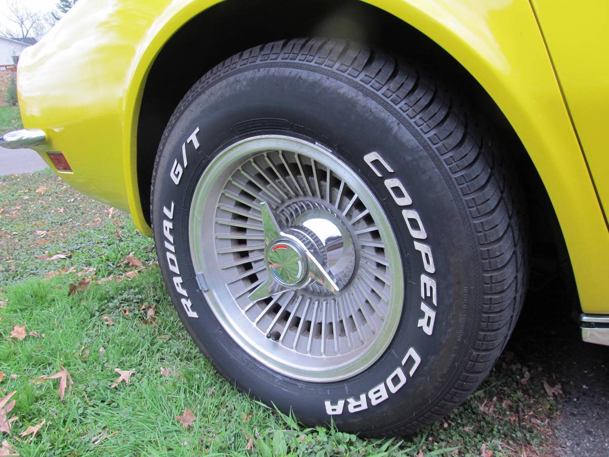 Chevrolet-corvette-1971-yellow-17