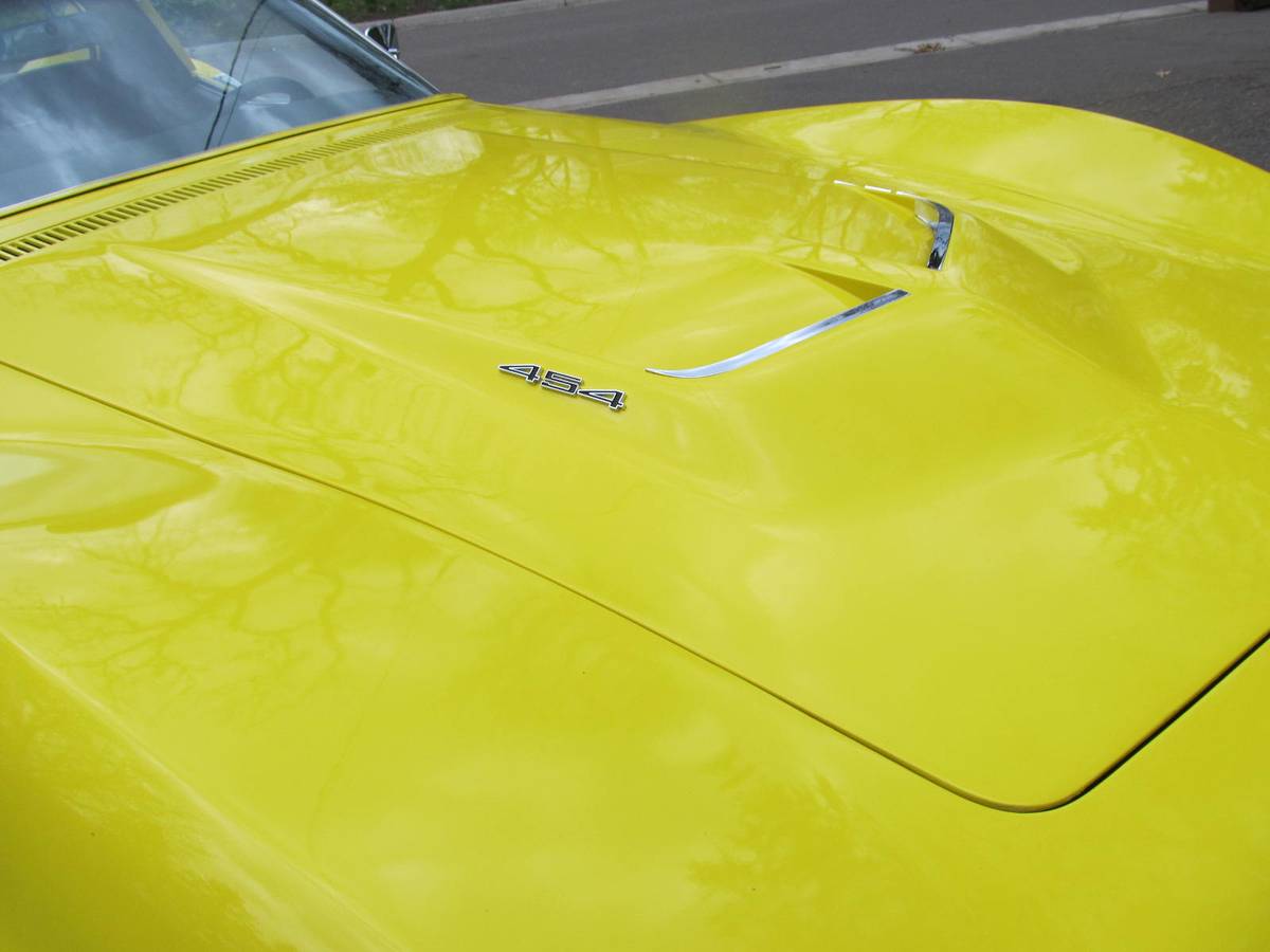 Chevrolet-corvette-1971-yellow-18