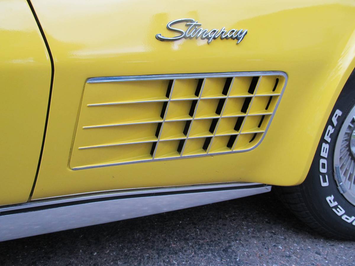 Chevrolet-corvette-1971-yellow-21