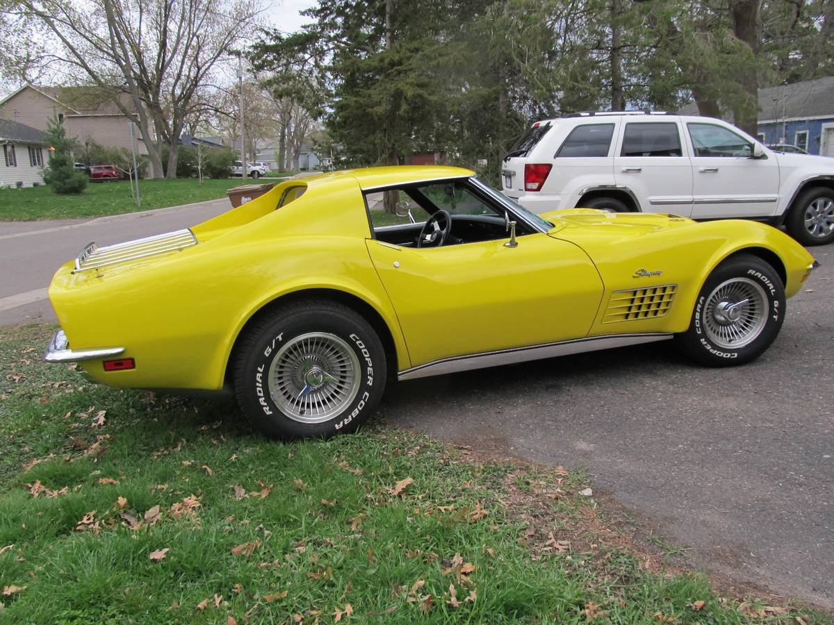 Chevrolet-corvette-1971-yellow-7
