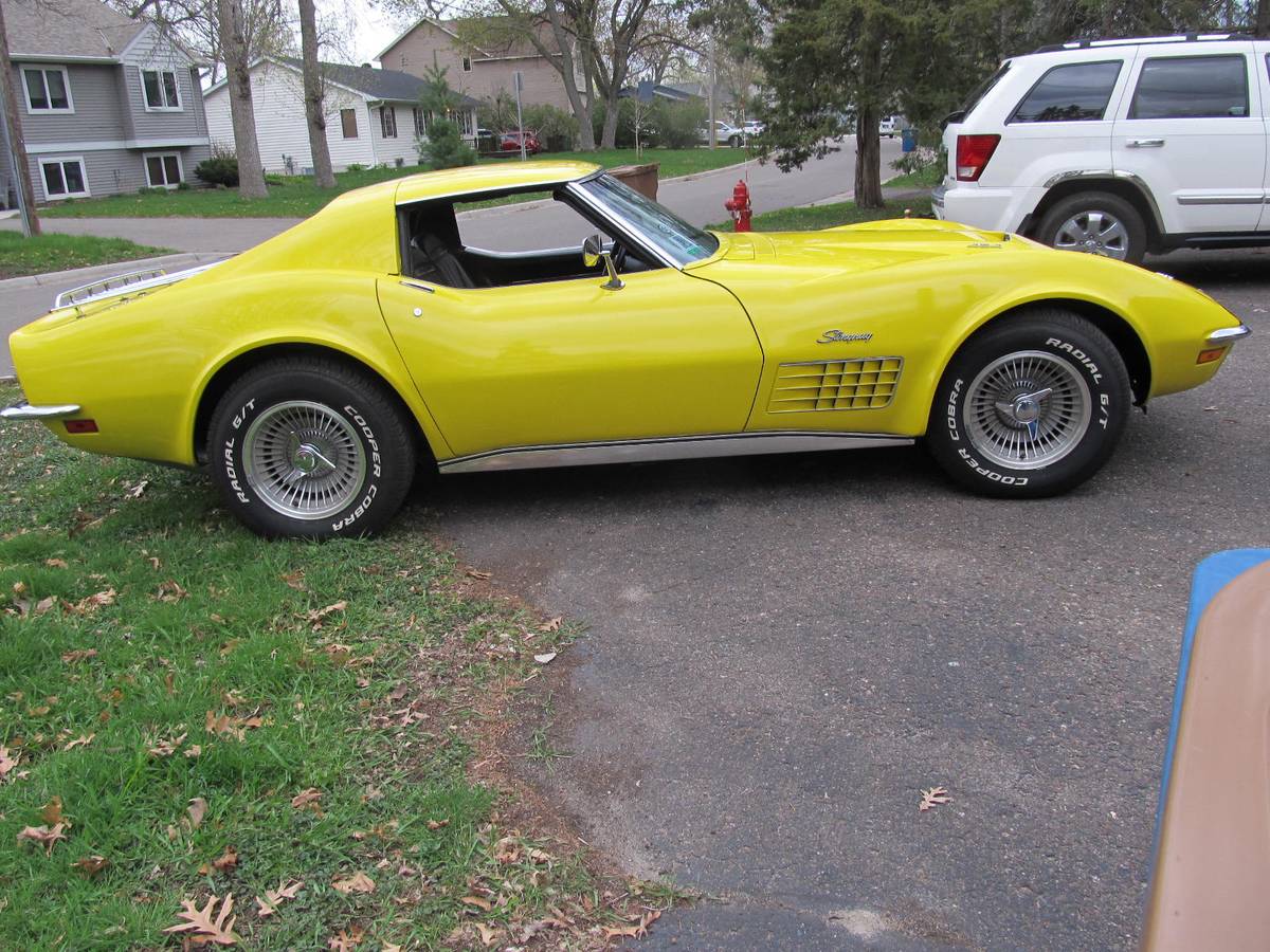 Chevrolet-corvette-1971-yellow-8