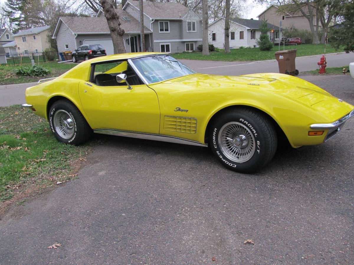 Chevrolet-corvette-1971-yellow-9