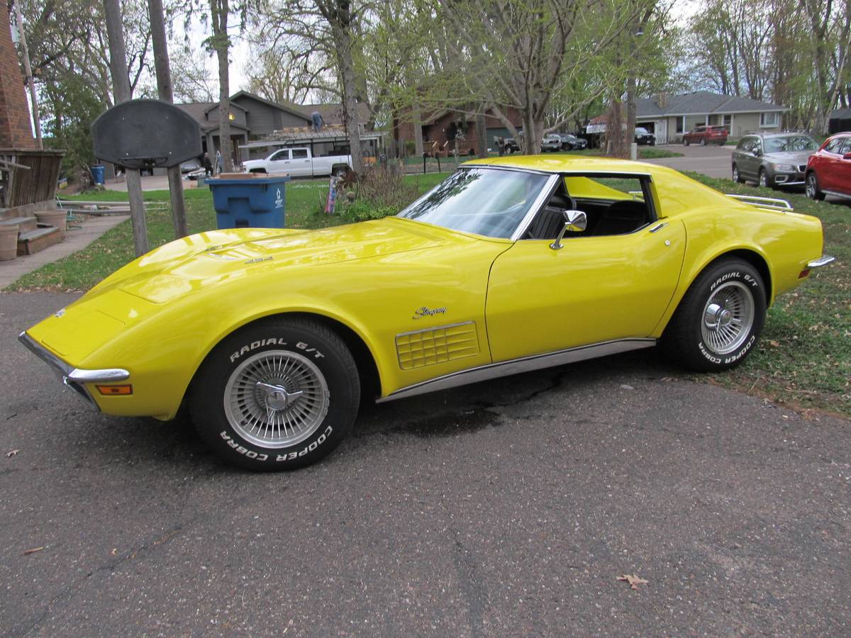 Chevrolet-corvette-1971-yellow