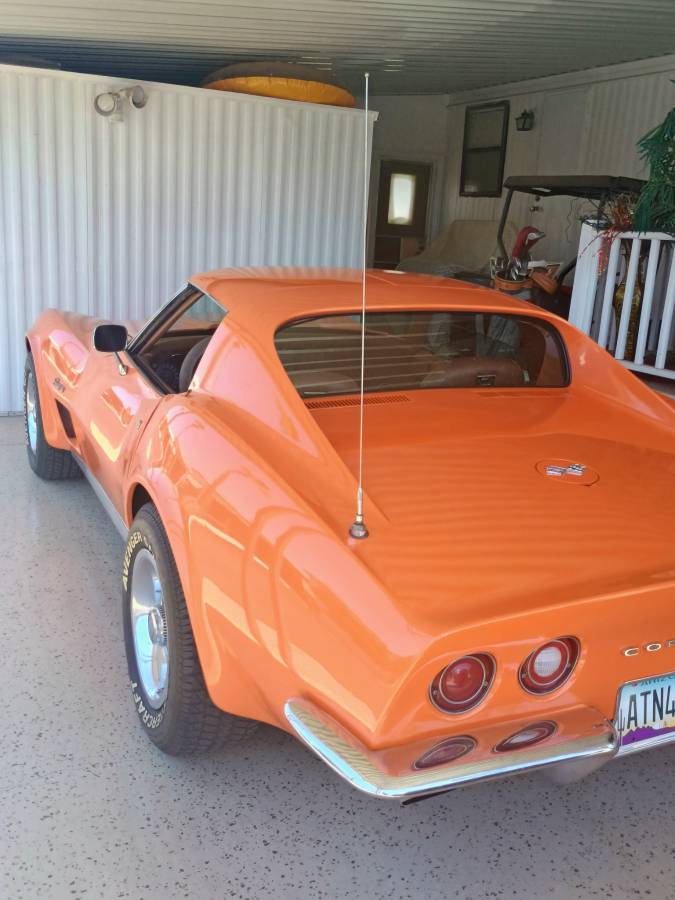 Chevrolet-corvette-1973
