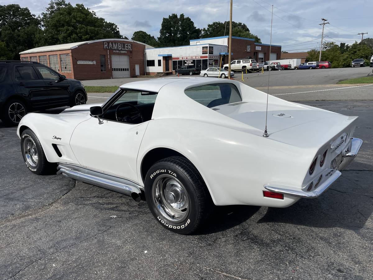 Chevrolet-corvette-1973-white-1