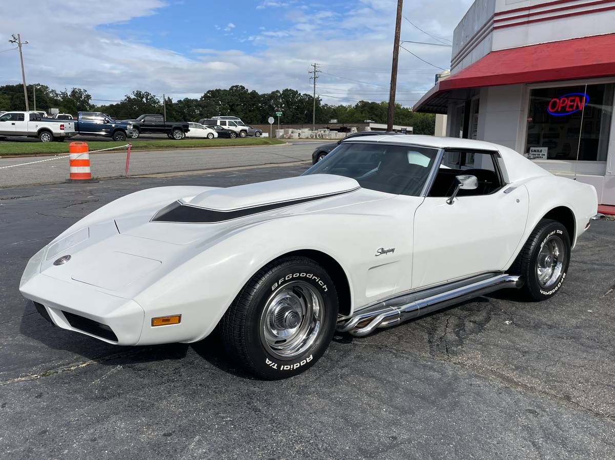 Chevrolet-corvette-1973-white-17